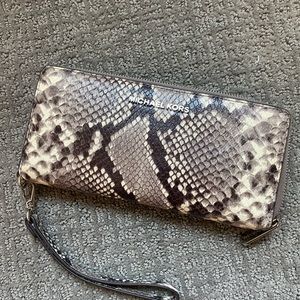 MICHAEL KORS wallet